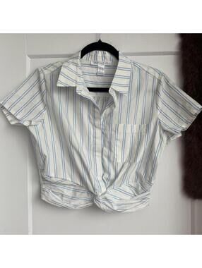 STRIPPED BLUE AND WHITE CROP TOP